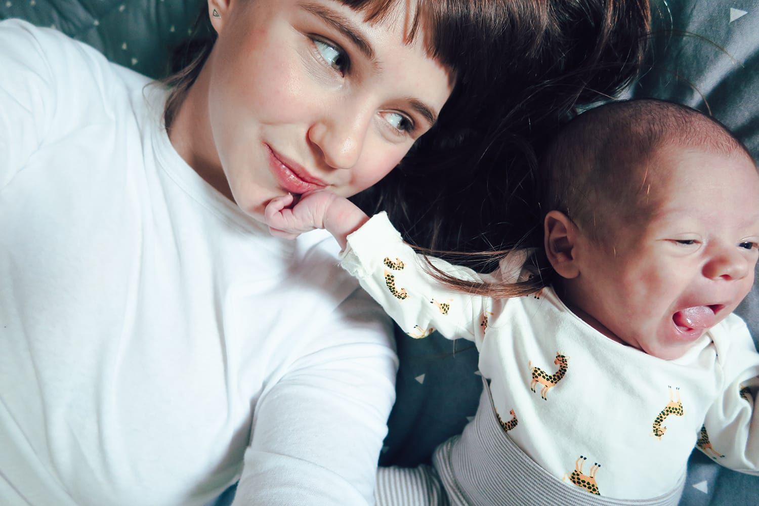 Der erste Monat mit Baby und unendlich viel Liebe | Familienleben | Geburt & Schwangerschaft | Mutterschaft | Neue Eltern | Alltag mit Baby | Wochenbett | Elternzeit | Papa in Elternzeit | #baby #mama #familie #wochenbett | Mehr auf ivy.li