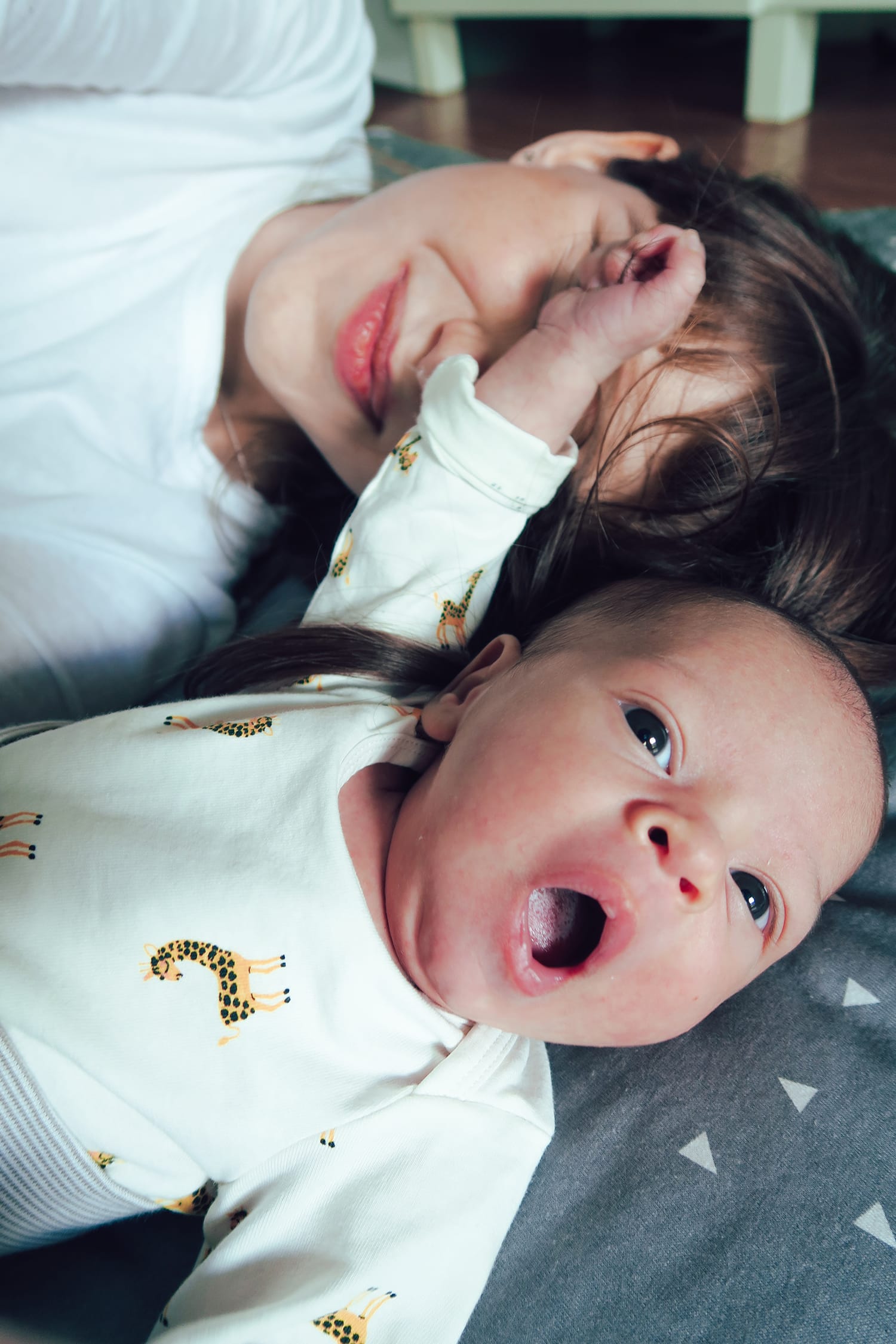 Der erste Monat mit Baby und unendlich viel Liebe | Familienleben | Geburt & Schwangerschaft | Mutterschaft | Neue Eltern | Alltag mit Baby | Wochenbett | Elternzeit | Papa in Elternzeit | #baby #mama #familie #wochenbett | Mehr auf ivy.li