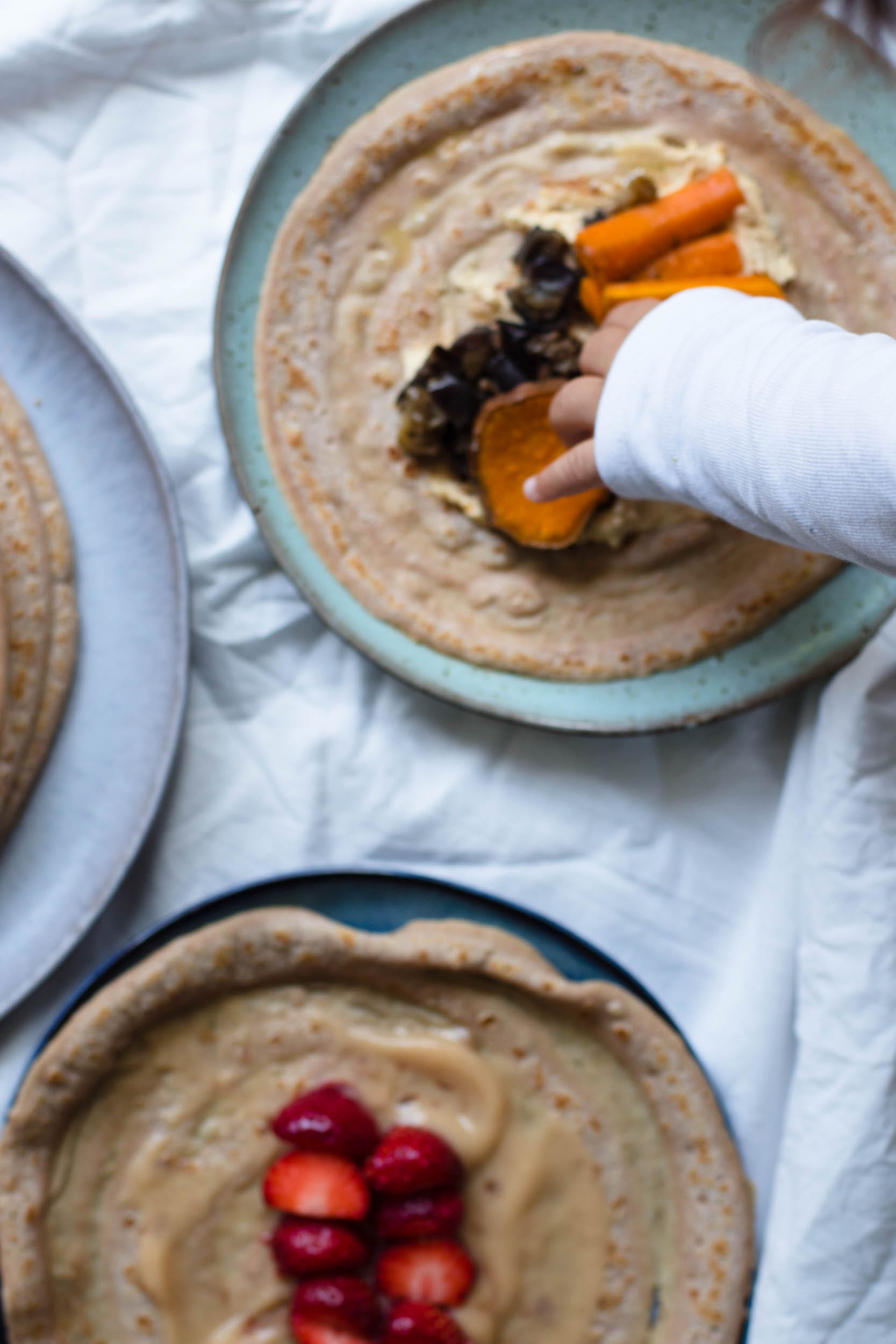Zuckerfreie Pfannkuchen aus Dinkelvollkornmehl | Baby-led Weaning | Beikost | BLW | Familienkost | Frühstück | Rezepte für Kinder | Gesund | Süßes Frühstück | Sonntagsfrühstück | Familienessen | Rezept auf ivy.li | #rezept #blw #frühstück #breakfast #kidsfood #blw
