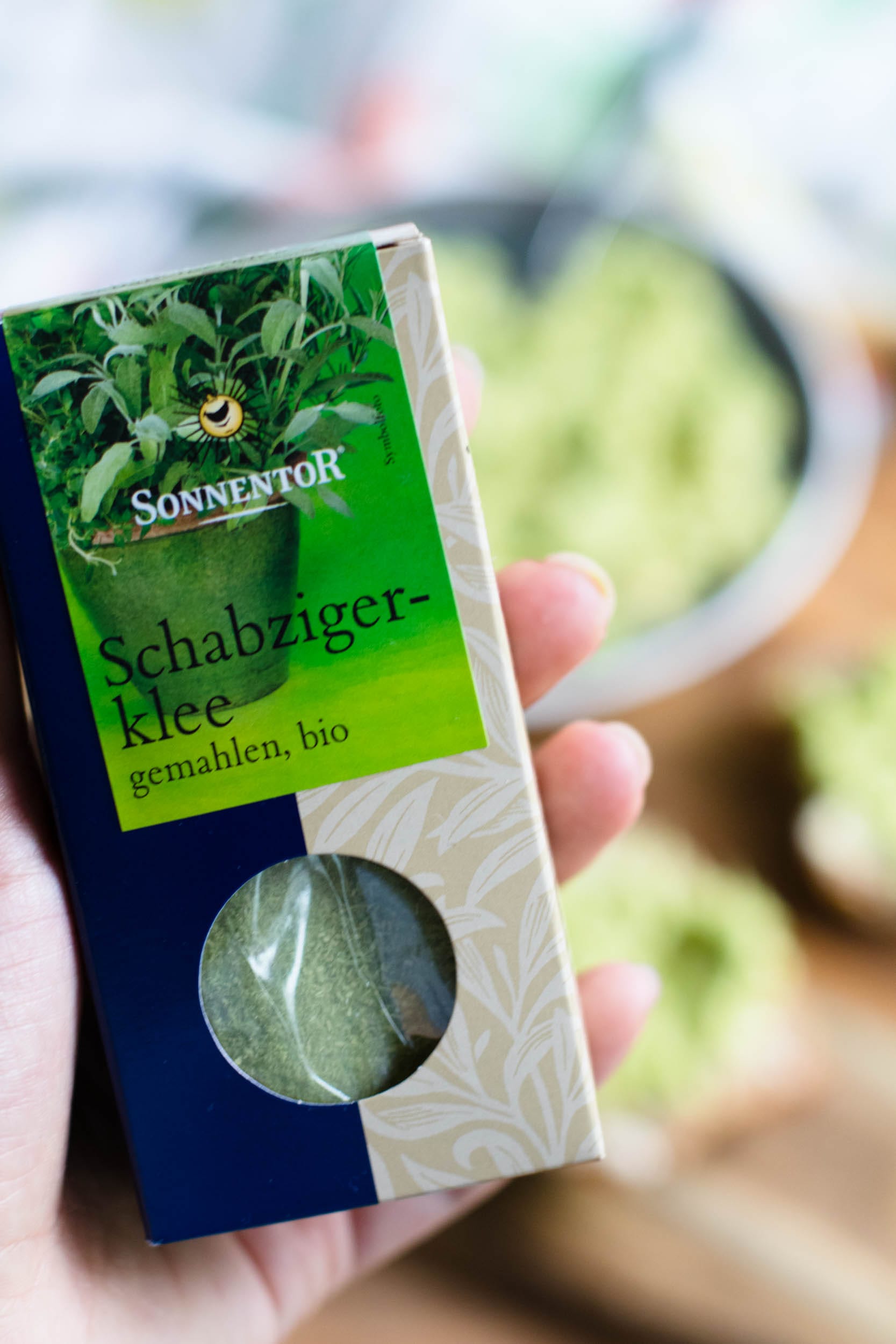 Sonntags-Guacamole | Brotaufstrich | Rezept | Avocadocreme | Schabzigerklee statt Koriander | Rezept auf ivy.li #rezept #acocado #guacamole #gesund