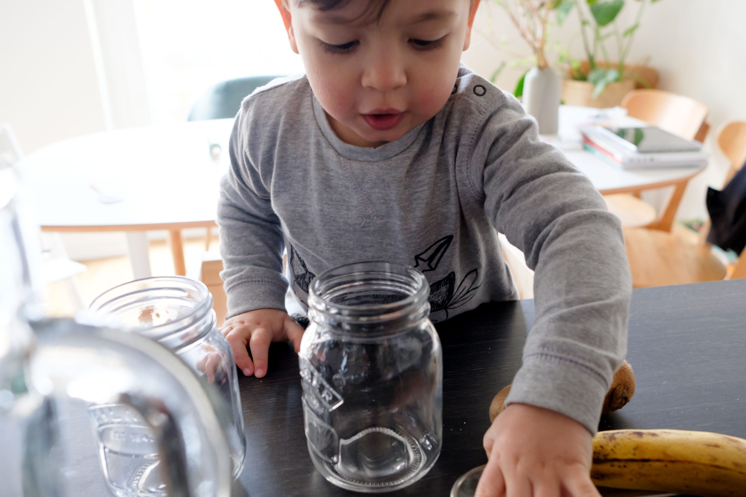 Schietwettertage mit Kind | 3 Tipps für Indoor-Spaß mit TK Maxx | Zuhause mit Kleinkind | Gemeinsam in der Küche werkeln | Smoothies mixen | Mehr auf https://ivy.li