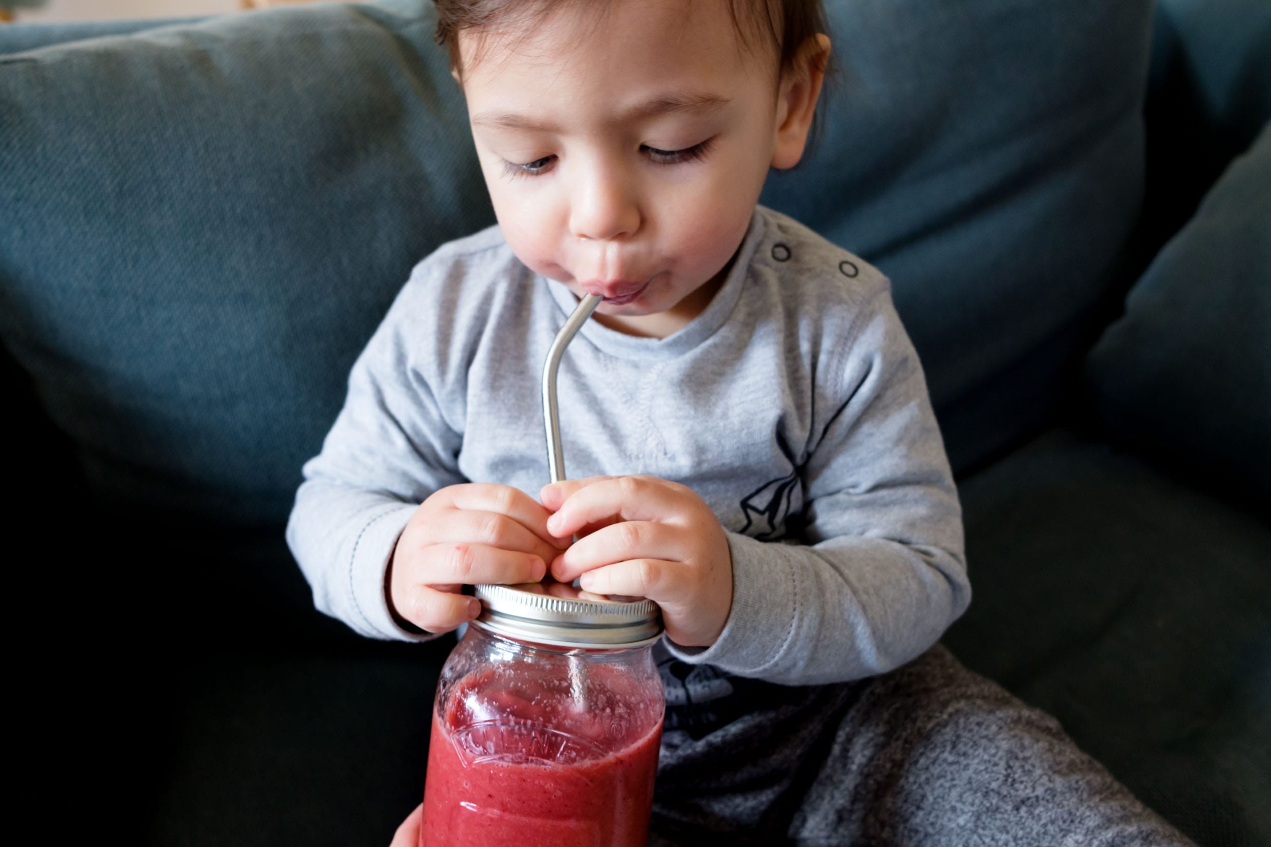 Schietwettertage mit Kind | 3 Tipps für Indoor-Spaß mit TK Maxx | Zuhause mit Kleinkind | Gemeinsam in der Küche werkeln | Smoothies mixen | Mehr auf https://ivy.li